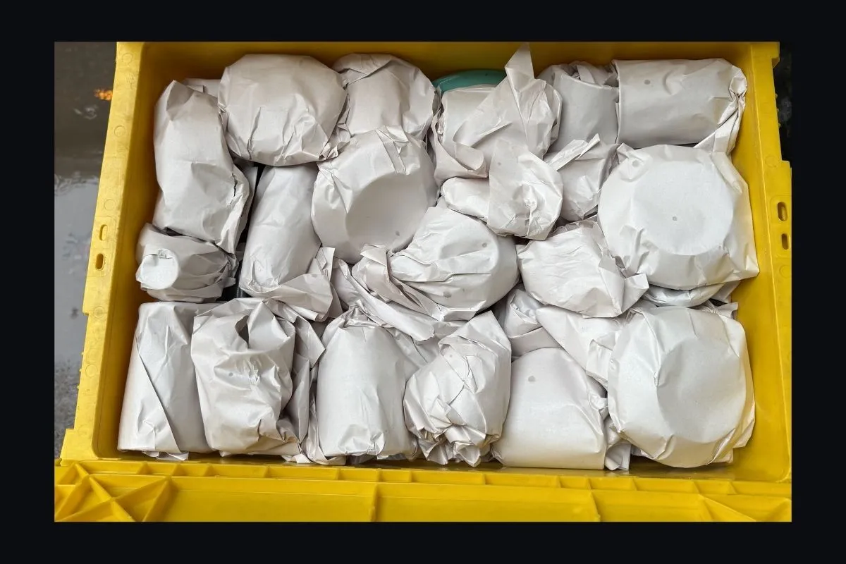 Paketlenmiş eşyalar depo içinde